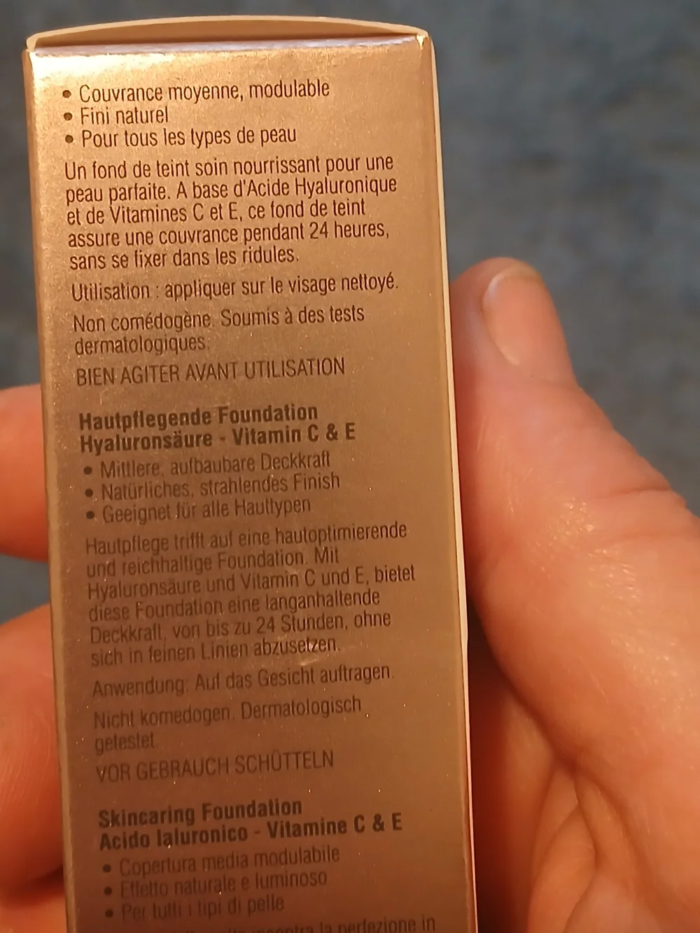 Elizabeth Arden Flawless Finish Skincaring Foundation - Cream Shade 120W